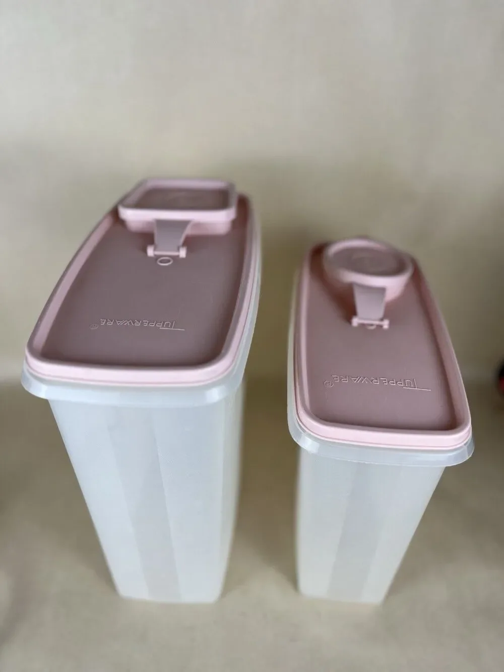 VTG Tupperware 469-6, 1588-3 Pour & Store Cereal Keeper Pink Lid TIGHT No Yellow